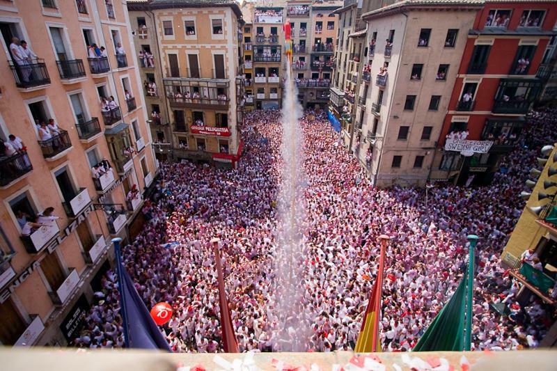 Trampantojo Apartamento En El Corazon De بنبلونة المظهر الخارجي الصورة